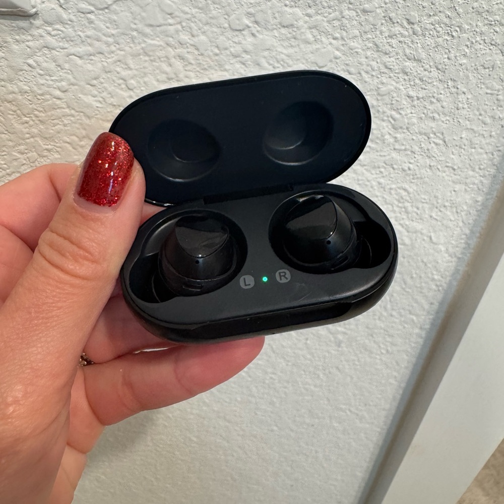 Samsung Wireless Earbuds with Charging Case